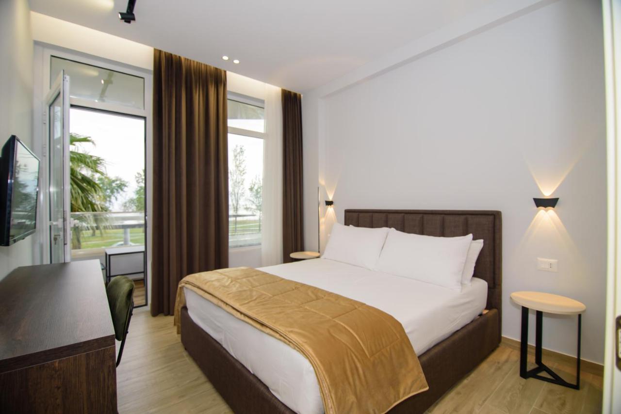 Palm Side Hotel Vlorë Esterno foto