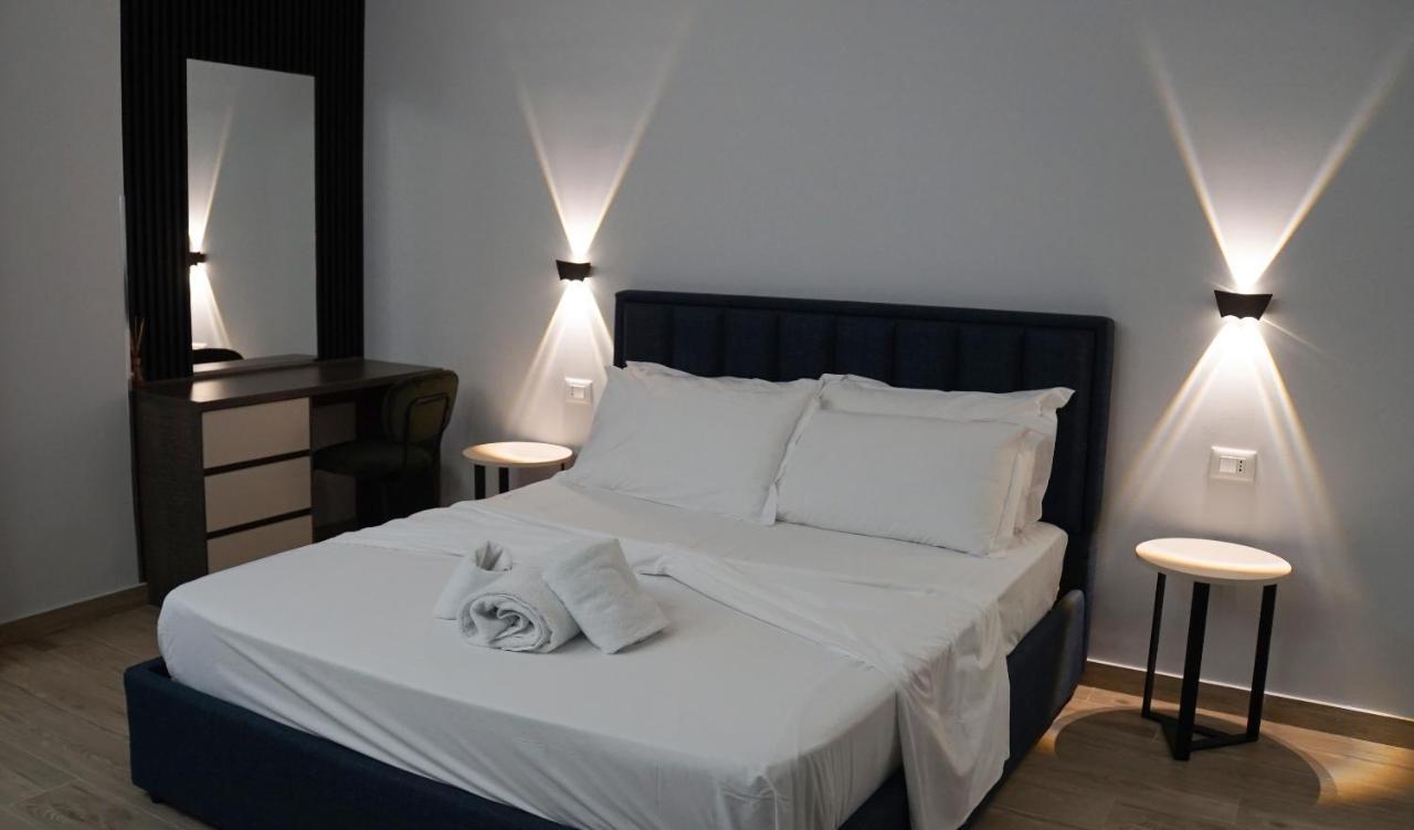 Palm Side Hotel Vlorë Esterno foto